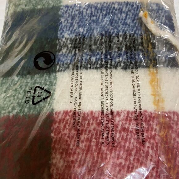 Cejon Oversized Spacious Plaid Blanket Scarf Wrap - Picture 5 of 5